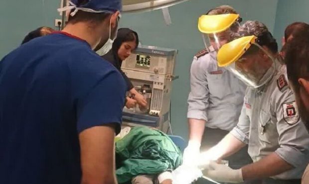 رهاسازی دست کودک ۳ساله از گلویی چرخ گوشت در کرمانشاه