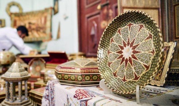 کرمانشاهی‌ها در چهاردهمین نمایشگاه سراسری صنایع‌دستی بیش از ۵۴ میلیارد ریال کالا خریدند