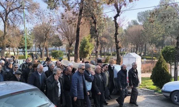منصور یاقوتی در قطعه هنرمندان باغ فردوس کرمانشاه به خاک سپرده شد