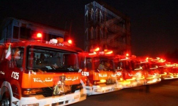 حریق مهیب در پمپ بنزین کرمانشاه؛ واکنش سریع آتش‌نشانان از وقوع فاجعه جلوگیری کرد