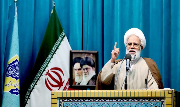 امام جمعه کرمانشاه: برای حل مشکلات اقتصادی همه باید به دولت کمک کنند امام جمعه کرمانشاه: برای حل مشکلات اقتصادی همه باید به دولت کمک کنند