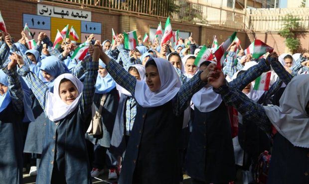 دختران سرزمین، کرامت در سایه عدالت