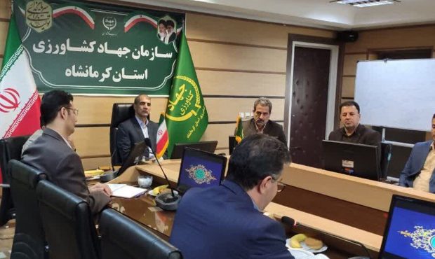 معاون استاندار کرمانشاه: رضایتمندی ارباب‌رجوع و کارکنان محور امور اداری استان باشد