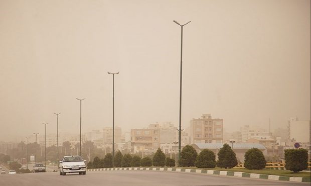 نفوذ گردوغبار از مبدأ عراق؛ کیفیت هوا و دید افقی در غرب کرمانشاه کاهش یافت