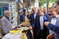 رئیس جمهوری با مردم و کسبه کرمانشاه دیدار کرد