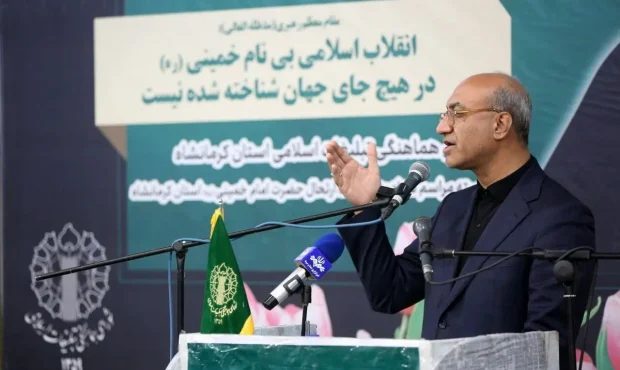 امام خمینی (ره) ستون معجزه‌گر انقلاب و استمرار عزت ایران هستند