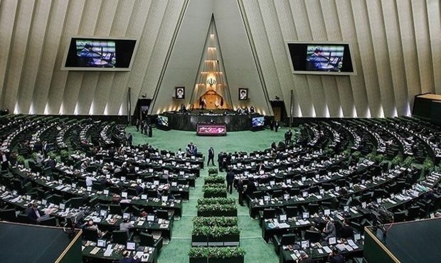 نمایندگان باید پاسخگوی مردم باشند