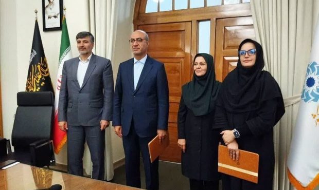 امضای تفاهمنامه راهاندازی ۹ کتابخانه سیار در کرمانشاه امضای تفاهمنامه راهاندازی ۹ کتابخانه سیار در کرمانشاه