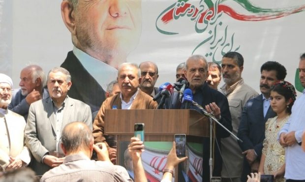 دکتر پزشکیان در پاسخ به مطالبات اقوام و مذاهب، عملکرد موفقی داشته است