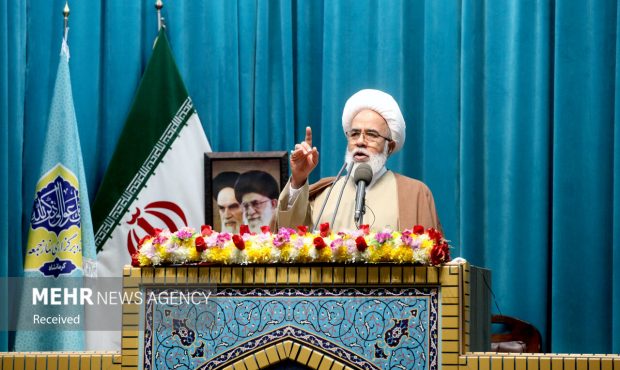 امام جمعه کرمانشاه:ملت ایران با ایمان و اقتدار در برابر استکبار ایستاد امام جمعه کرمانشاه:ملت ایران با ایمان و اقتدار در برابر استکبار ایستاد