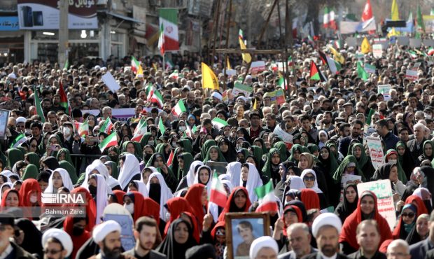 راهپیمایی ۲۲ بهمن در ۳۷ نقطه استان کرمانشاه برگزار میشود راهپیمایی ۲۲ بهمن در ۳۷ نقطه استان کرمانشاه برگزار میشود