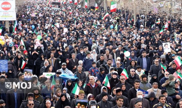 حماسه حضور مردم کرمانشاه در راهپیمایی یومالله ۲۲ بهمن حماسه حضور مردم کرمانشاه در راهپیمایی یومالله ۲۲ بهمن