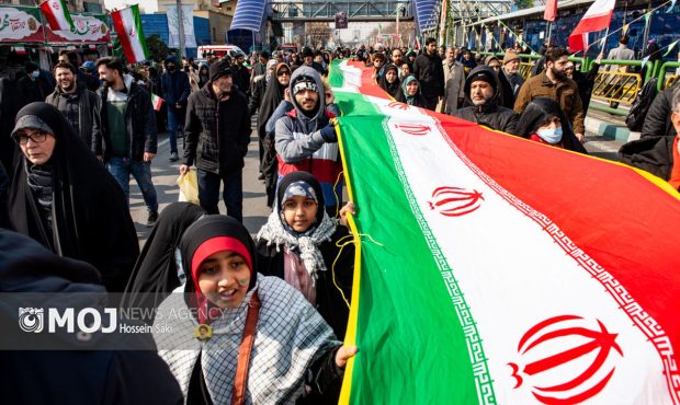 برپایی باشکوه راهپیمایی ۲۲ بهمن کرمانشاه از میدان انقلاب تا آزادی برپایی باشکوه راهپیمایی ۲۲ بهمن کرمانشاه از میدان انقلاب تا آزادی