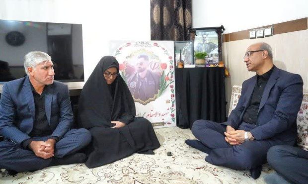 استاندار کرمانشاه با خانواده شهدای جنگ رمضان در روستای شیان اسلام آباد غرب دیدار کرد استاندار کرمانشاه با خانواده شهدای جنگ رمضان در روستای شیان اسلام آباد غرب دیدار کرد