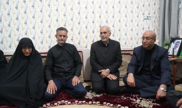خون شهدای جنگ رمضان، روح مقاومت و همبستگی ایرانیان را به اوج رسانده است خون شهدای جنگ رمضان، روح مقاومت و همبستگی ایرانیان را به اوج رسانده است