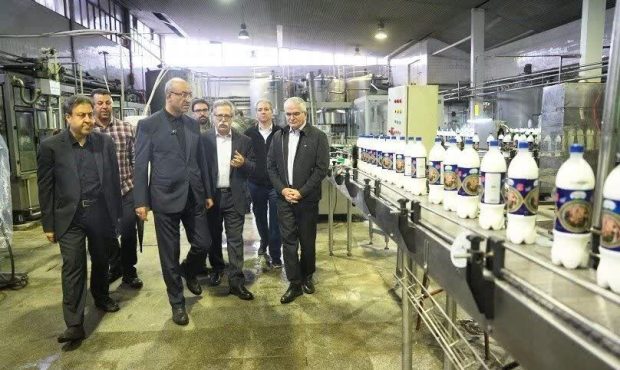استاندار کرمانشاه: بخش تولید استان با وجود شرایط جنگی با تمام توان پای کار خدمت است