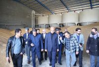 استاندار کرمانشاه: تولیدکنندگان دوشادوش رزمندگان در حال تلاش برای آرامش مردم هستند