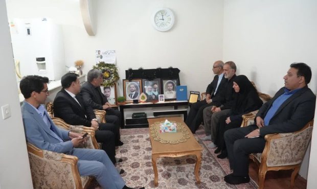 دیدار استاندار کرمانشاه با خانواده شهیدان «سجاد بهرامی» و «محسن الفتی گلدسته» دیدار استاندار کرمانشاه با خانواده شهیدان «سجاد بهرامی» و «محسن الفتی گلدسته»