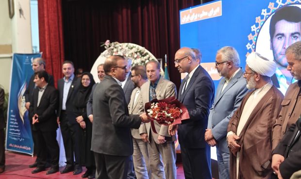 معلمان برتر استان و برگزیدگان کشوری کرمانشاه تجلیل شدند معلمان برتر استان و برگزیدگان کشوری کرمانشاه تجلیل شدند