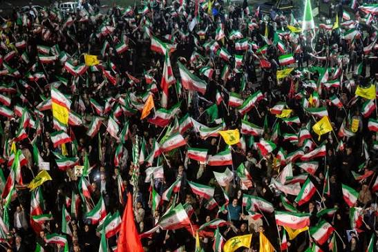 تجلیل از معماران “صد شب حماسه”؛ قدردانی سپاه کرمانشاه از میدانداران جبهه مردمی تجلیل از معماران “صد شب حماسه”؛ قدردانی سپاه کرمانشاه از میدانداران جبهه مردمی