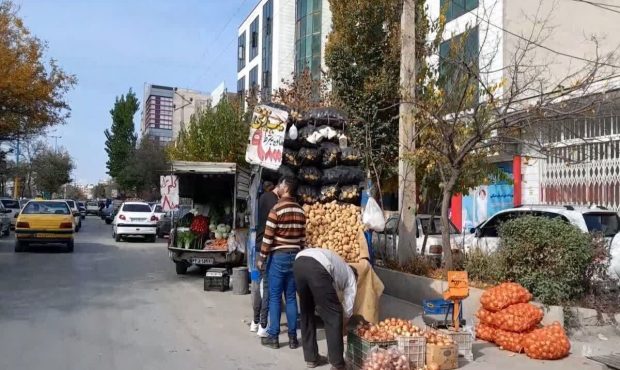 رئیس پلیس راهور کرمانشاه: توقف وانتهای میوهفروش در حاشیه بزرگراهها ممنوع است رئیس پلیس راهور کرمانشاه: توقف وانتهای میوهفروش در حاشیه بزرگراهها ممنوع است