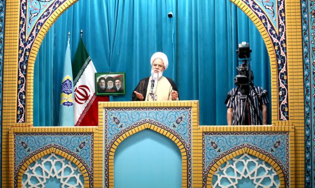 در جنگ اقتصادی باید از موضع تدافعی به «رویکرد تهاجمی» تغییر مسیر دهیم در جنگ اقتصادی باید از موضع تدافعی به «رویکرد تهاجمی» تغییر مسیر دهیم