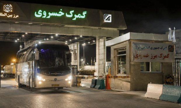 نخستین اتوبوس عراقی حامل زائران اربعین از مرز خسروی وارد کشور شد