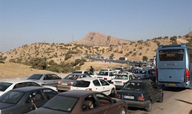 ترافیک پرحجم در مسیر بازگشت زوار اربعین در کرمانشاه ترافیک پرحجم در مسیر بازگشت زوار اربعین در کرمانشاه